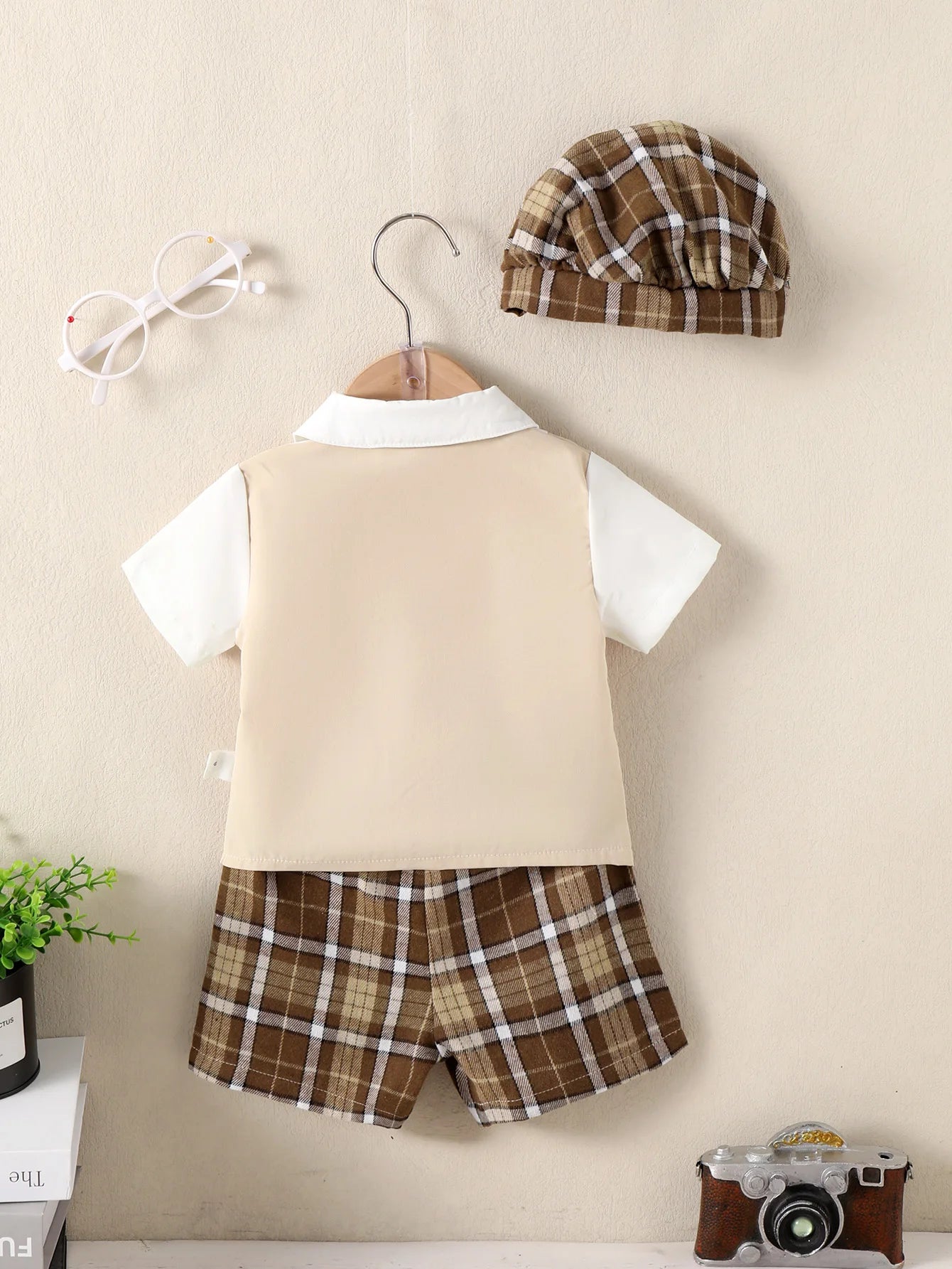 Conjunto 3 Peças Bebê Menino Gentleman | Camisa + Colete + Short Xadrez + Boina 9M–3 Anos