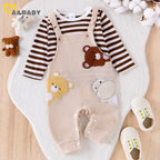 Conjunto Bebê 2 Peças ma&baby | Top Listrado Manga Longa + Jardineira Bordado Urso 0–18 Meses