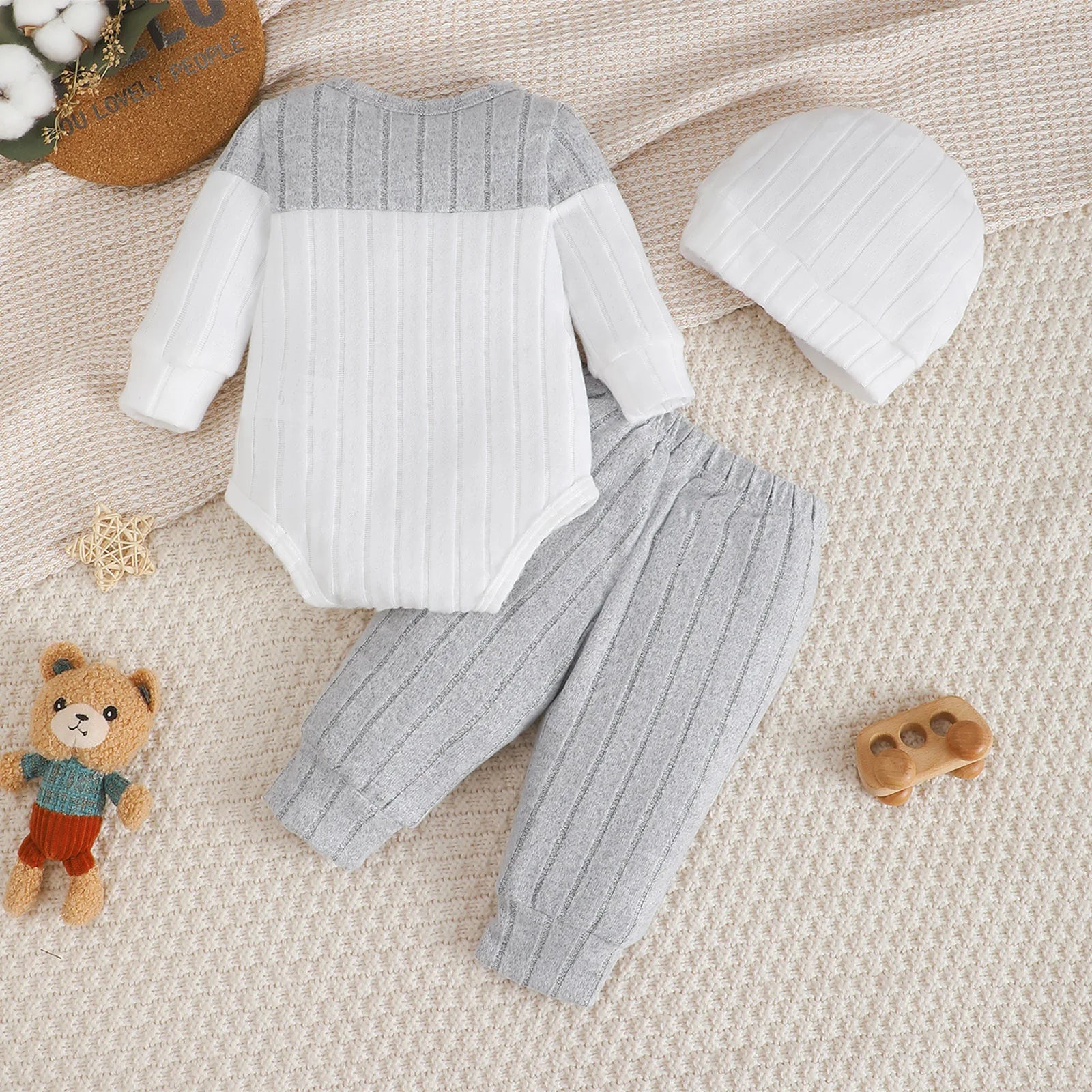 Kit 3 Peças Bebê Menino | Body + Calça + Gorro 0–18 Meses