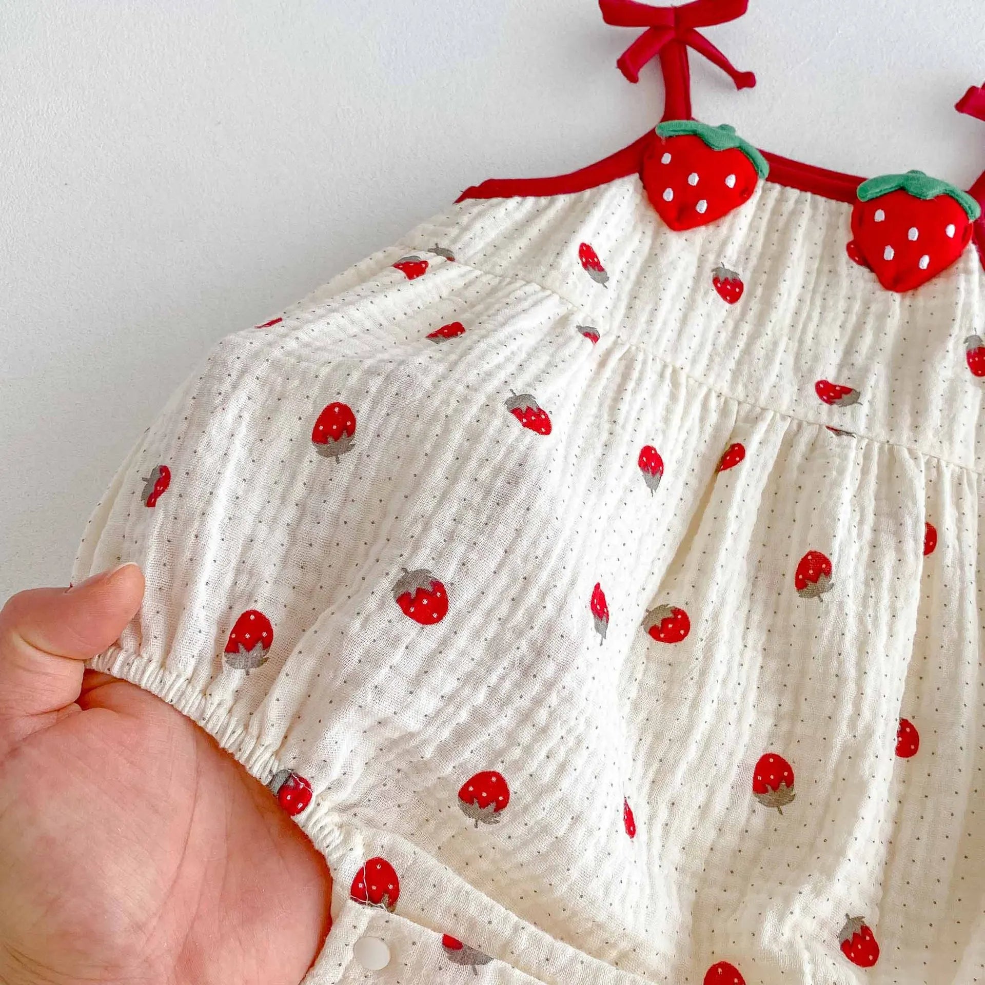 Body Bebê Sem Manga Estampa Morango | Meninas 6–24 Meses