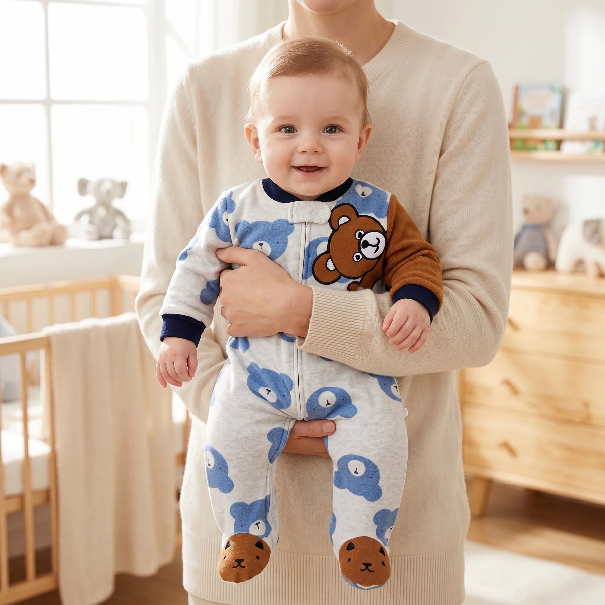 Macacão com Pé Bebê Menino Teddy Bear | Bordado Urso Azul Zíper Bloco de Cores 3–9 Meses
