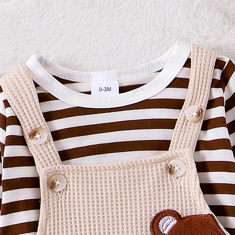 Conjunto Bebê 2 Peças ma&baby | Top Listrado Manga Longa + Jardineira Bordado Urso 0–18 Meses