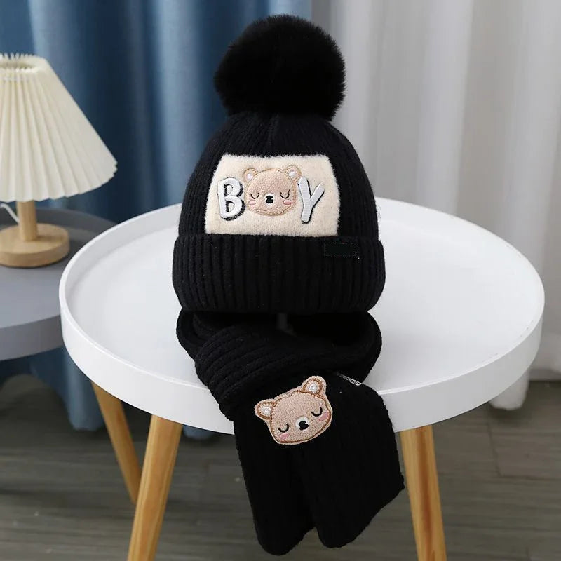 Kit Gorro + Cachecol Bebê Teddy Bear | Tricô com Pompom Cartoon Inverno 0–4 Anos