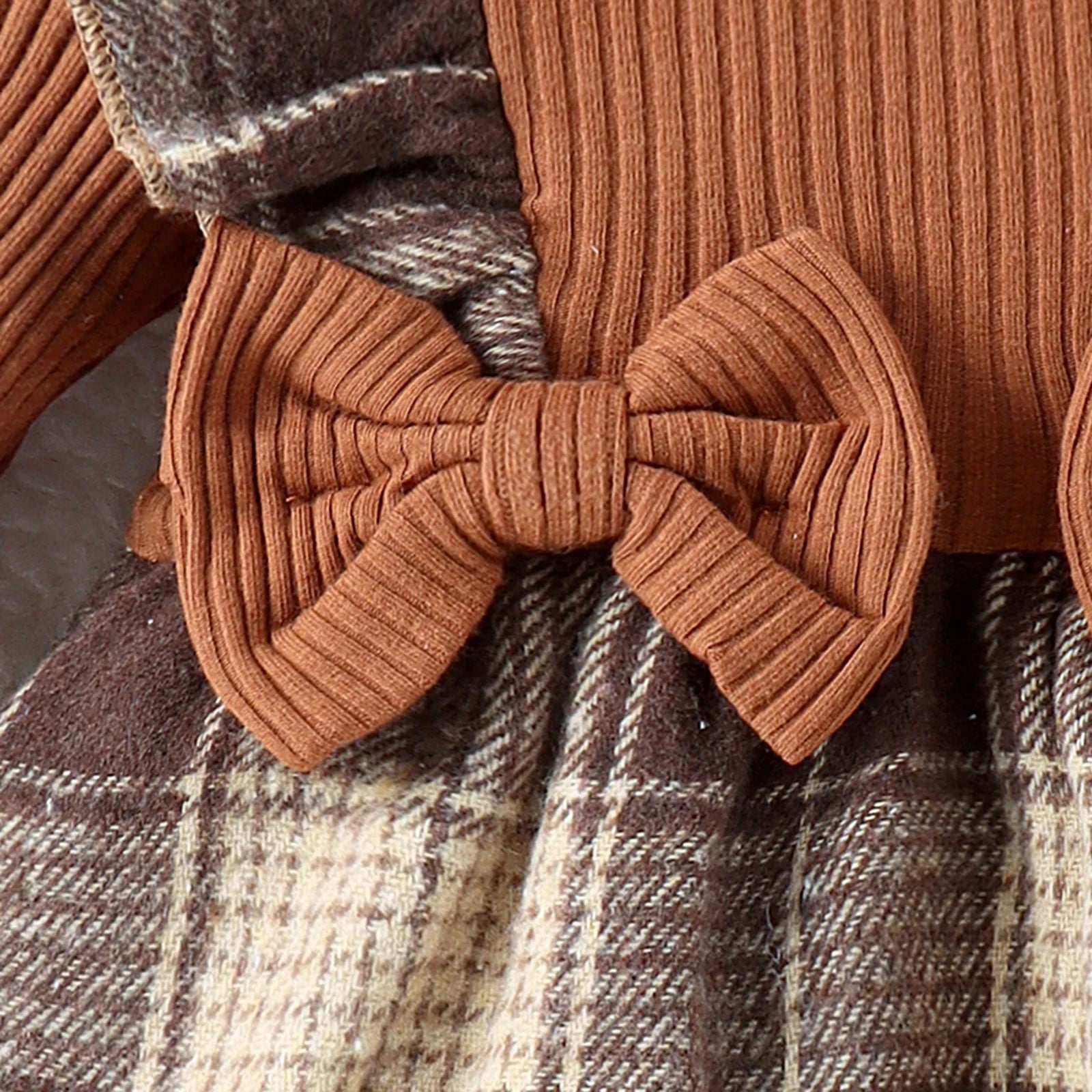 Conjunto 2 Peças Bebê Menina | Saia Xadrez + Gorro Preppy 0–18 Meses