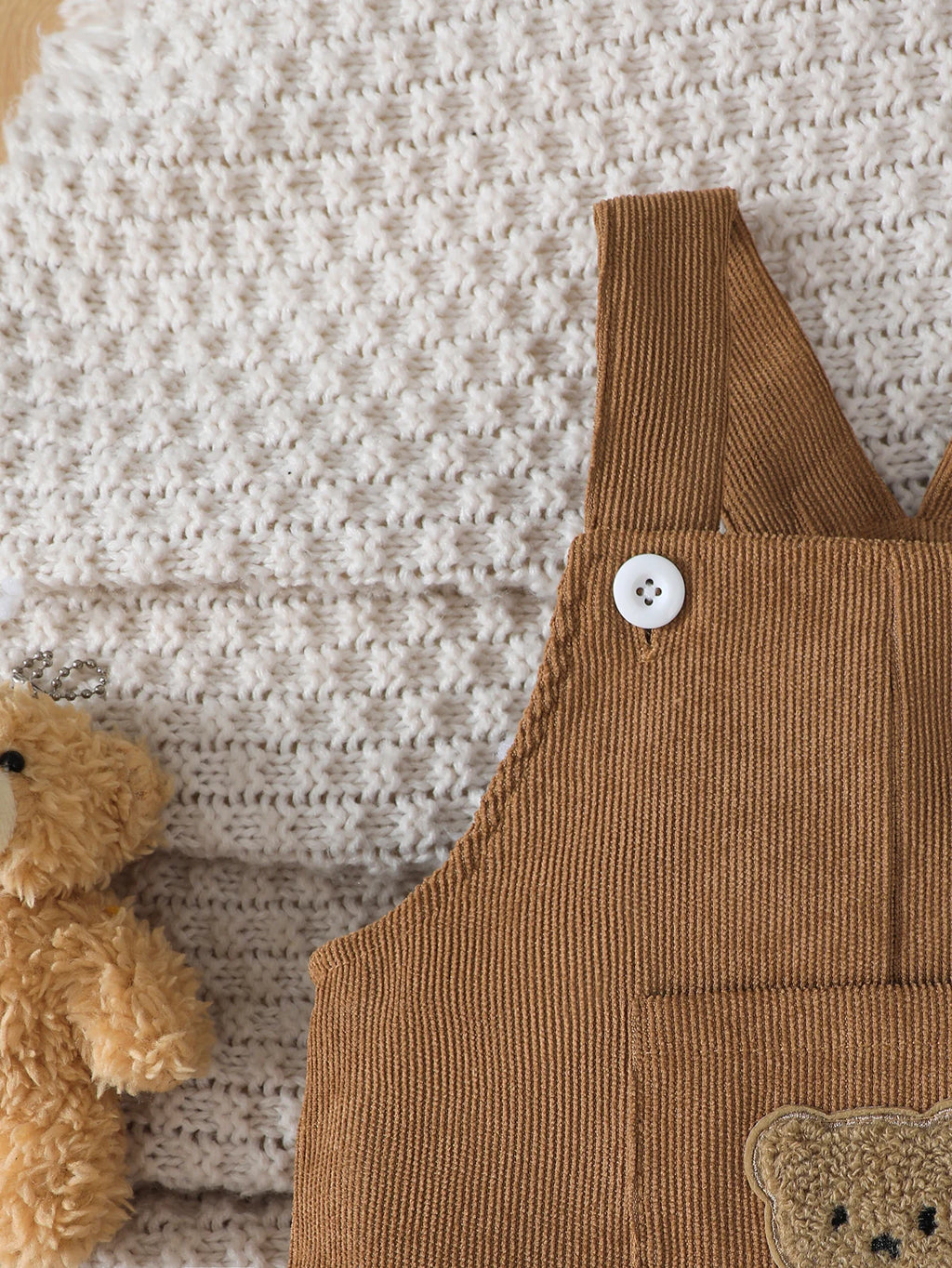 Jardineira Bebê Menino Padrão Urso | Veludo Cotelê com Bolso 6M–3 Anos