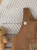 Jardineira Bebê Menino Padrão Urso | Veludo Cotelê com Bolso 6M–3 Anos