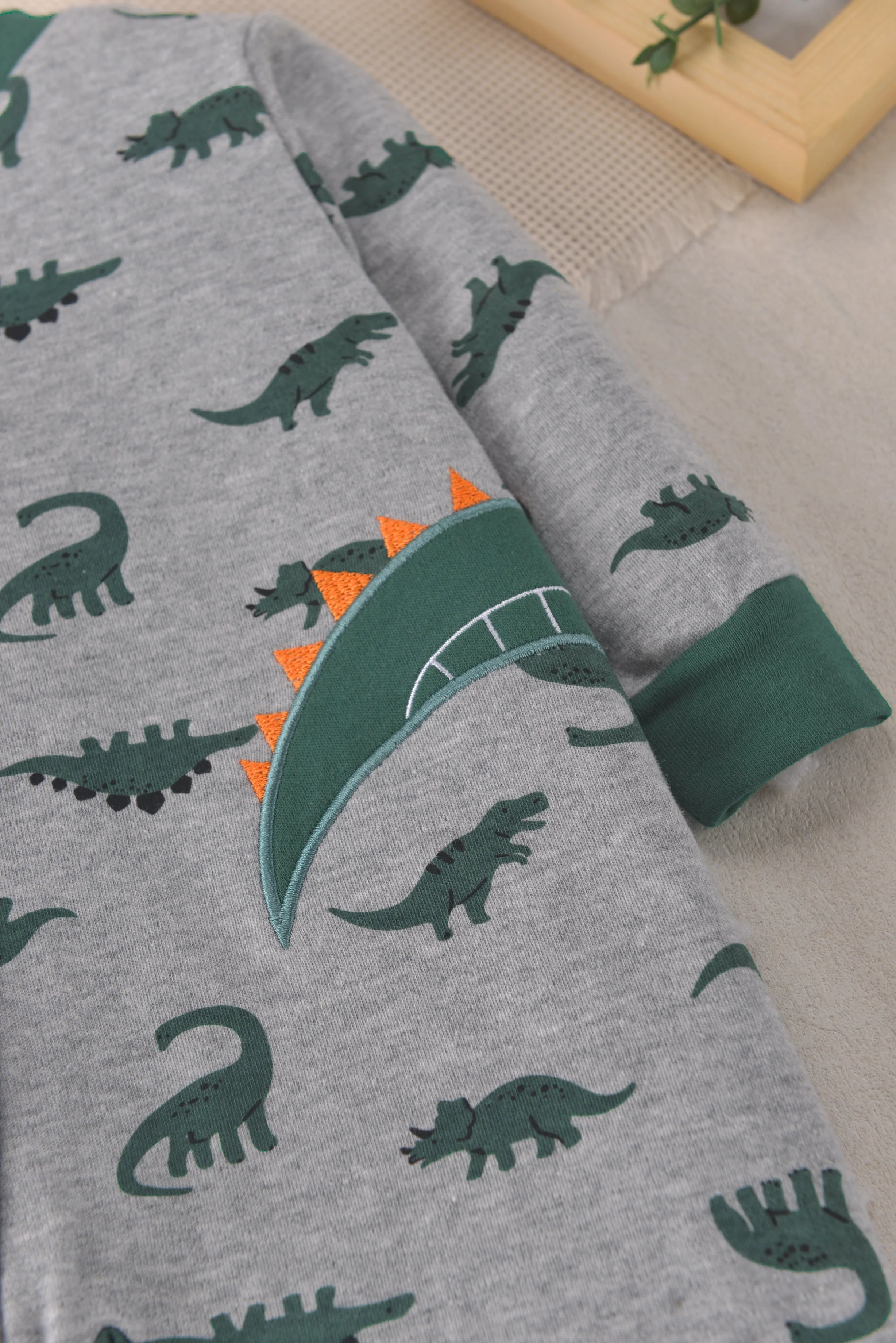 Macacão Bebê Menino Dinossauro Bicolor | Zíper 6-24 Meses