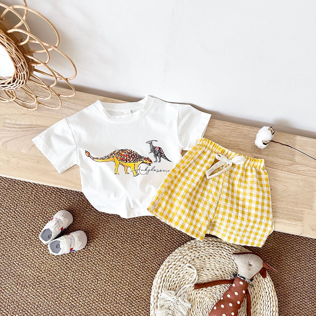 Conjunto Bebê Dinossauro | Camiseta + Shorts Xadrez Unissex 6M-3 Anos